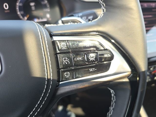 Used 2025 Jeep Grand Cherokee Overland w/ Adv Protech Group III image 21