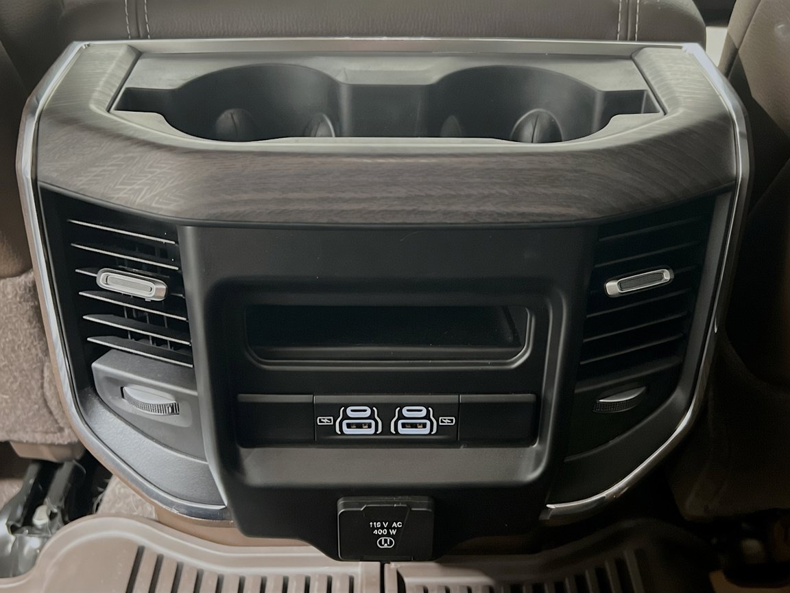 Used 2025 RAM 3500 Laramie AWD/4WD image 18