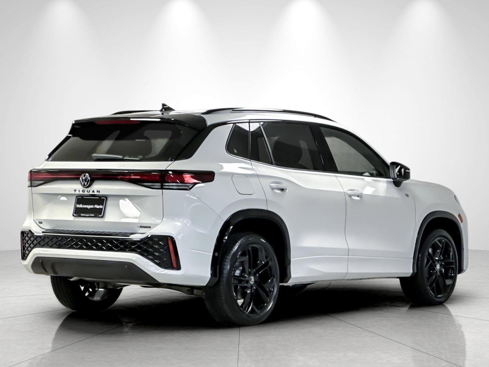 New 2026 Volkswagen Tiguan SE R-Line AWD/4WD image 5