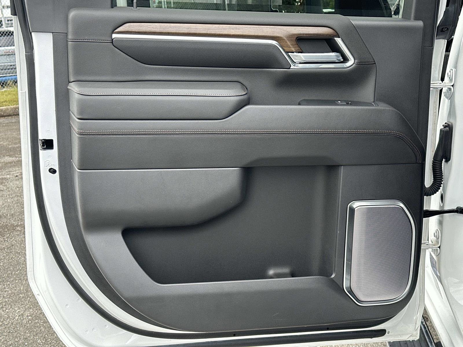 Certified 2024 Chevrolet Silverado 2500 High Country w/ LPO, Dark Essentials Package image 15