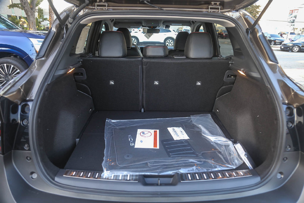 New 2026 Nissan Kicks SR w/ Illumination Package FWD image 11