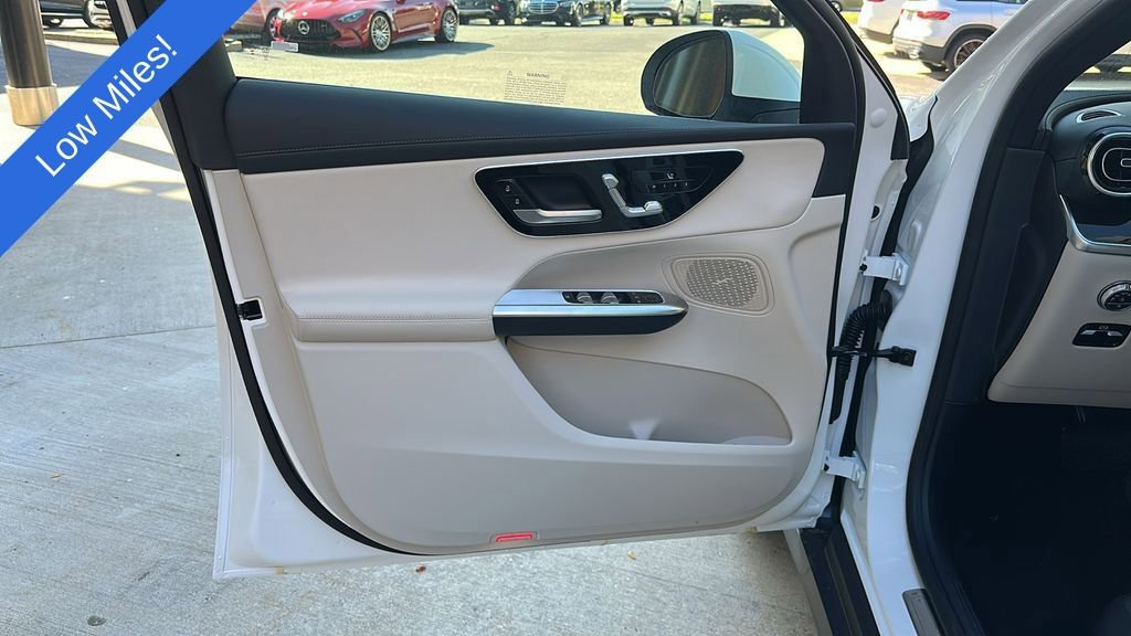 Used 2025 Mercedes-Benz GLC 300 4MATIC image 9