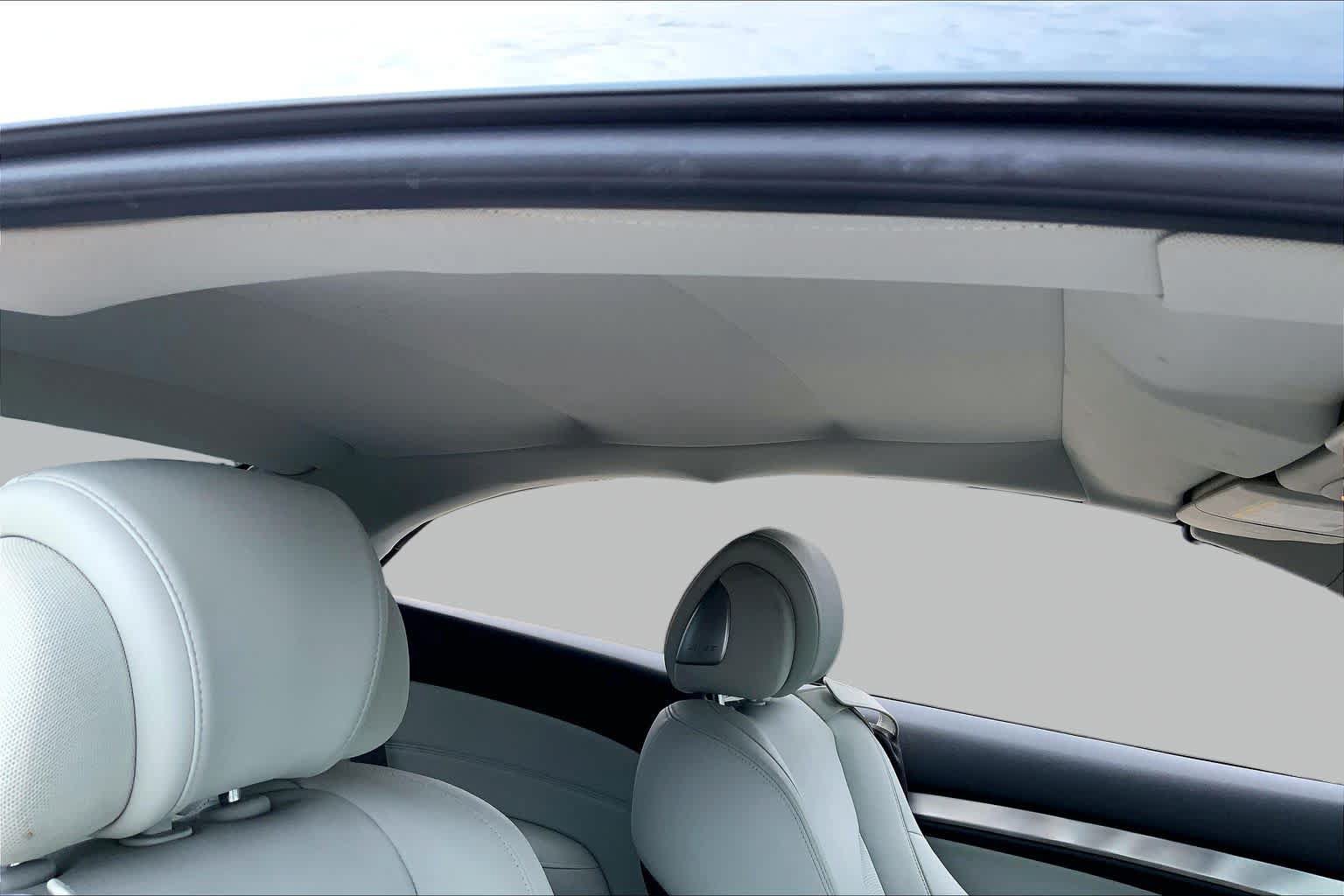 Used 2015 INFINITI Q60 Convertible w/ Premium Package RWD image 13