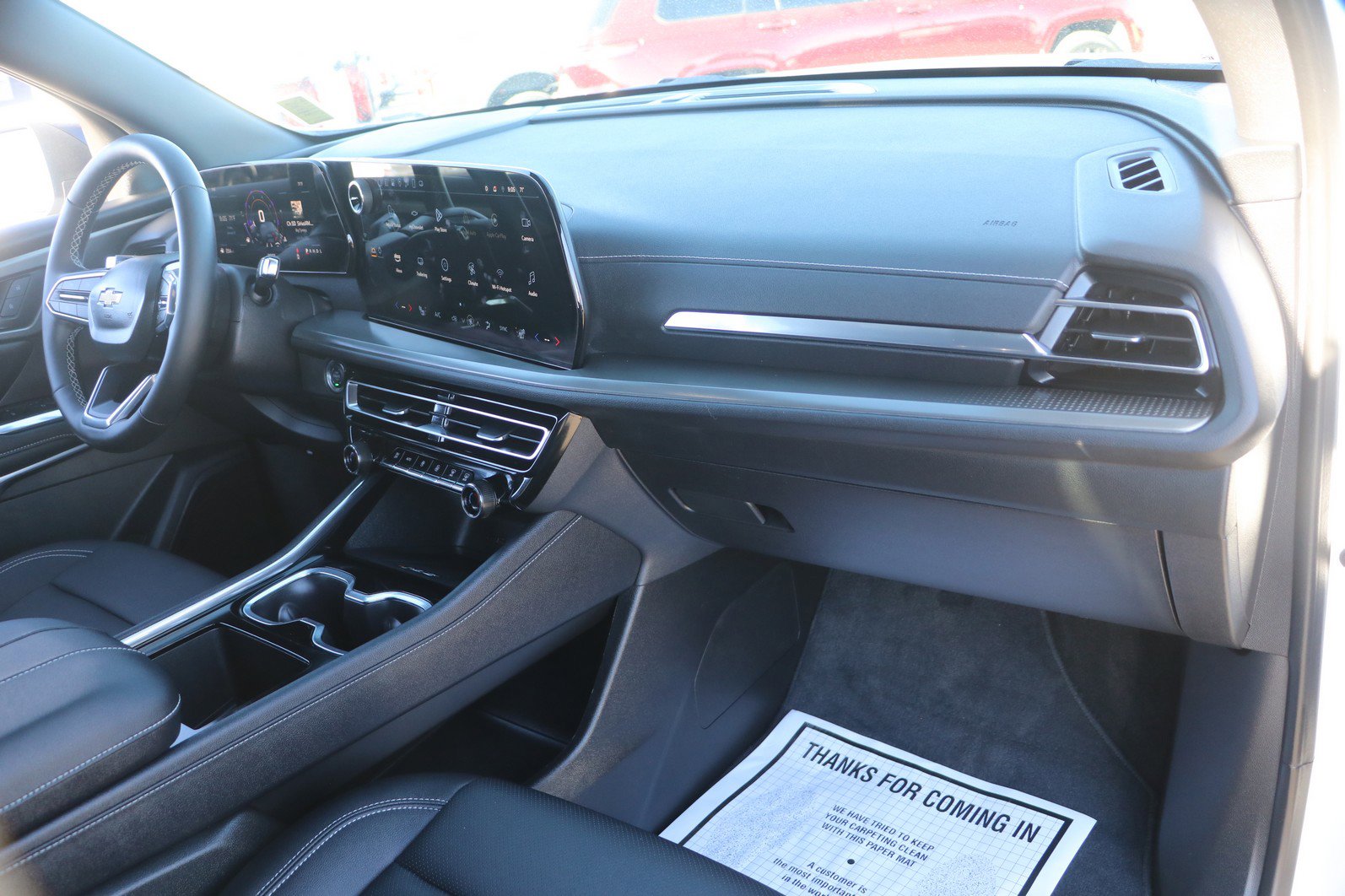 Used 2025 Chevrolet Traverse LT image 36