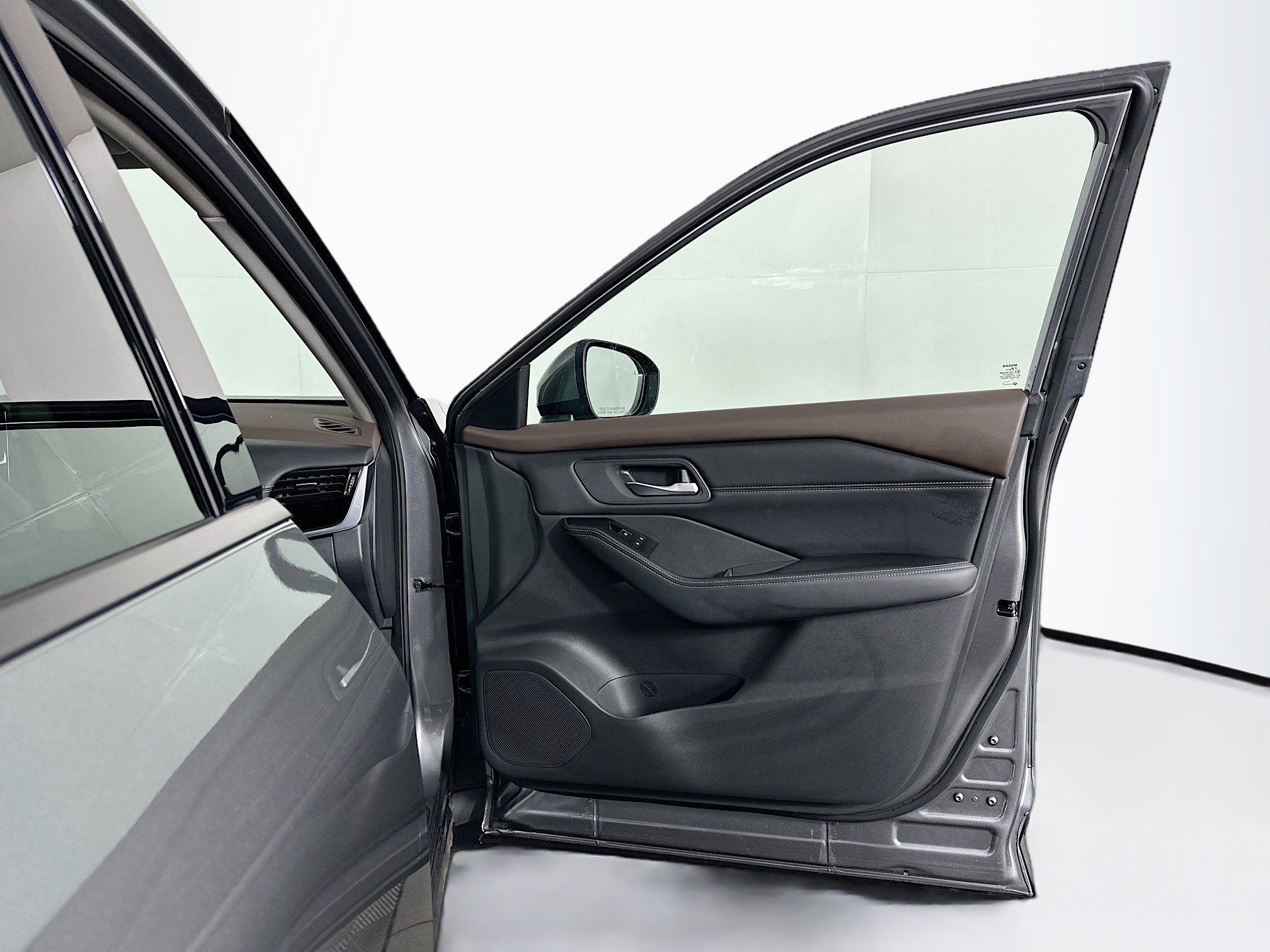 Used 2023 Nissan Rogue SL w/ SL Premium Package image 34