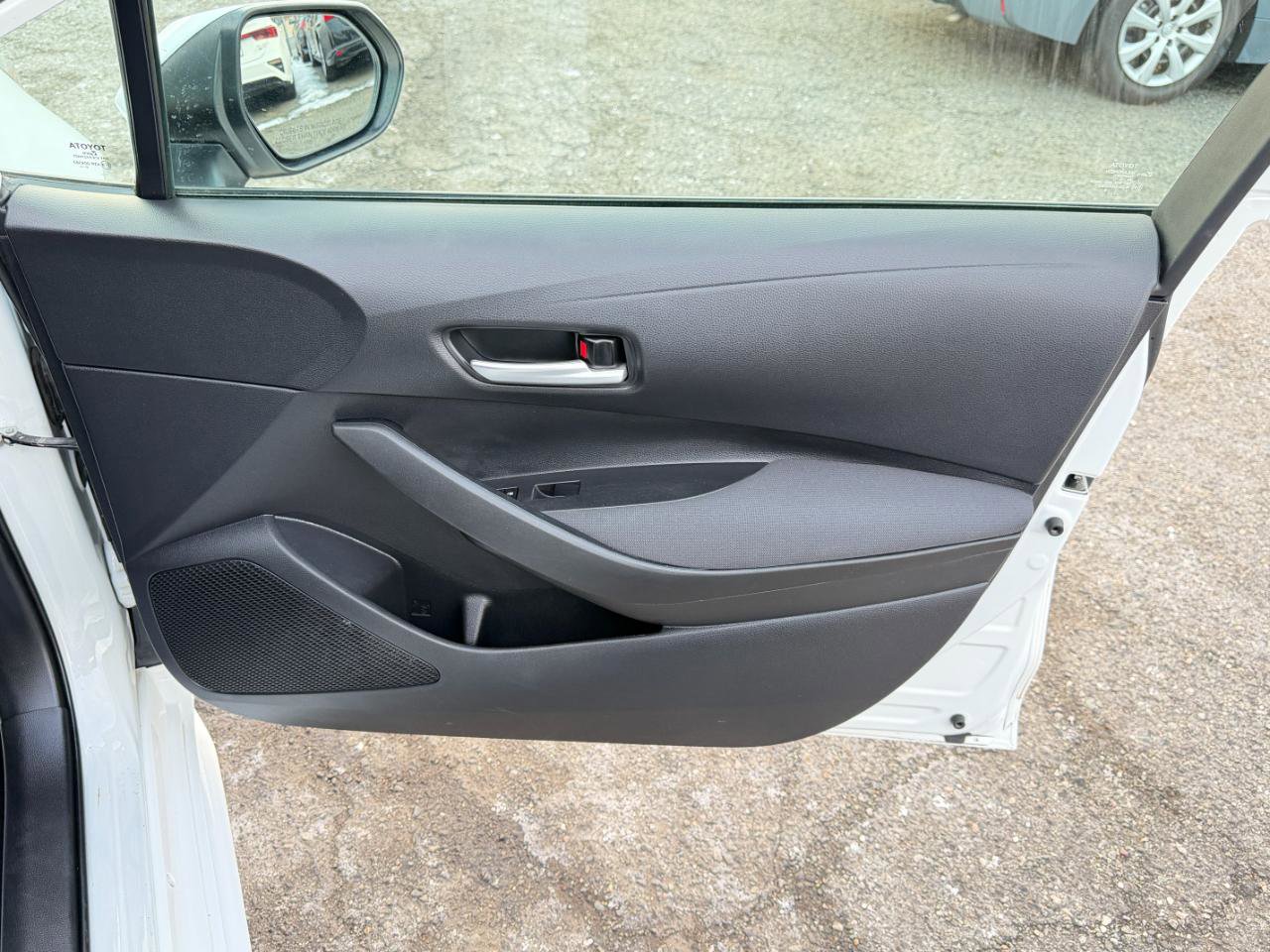 Used 2021 Toyota Corolla LE FWD image 35