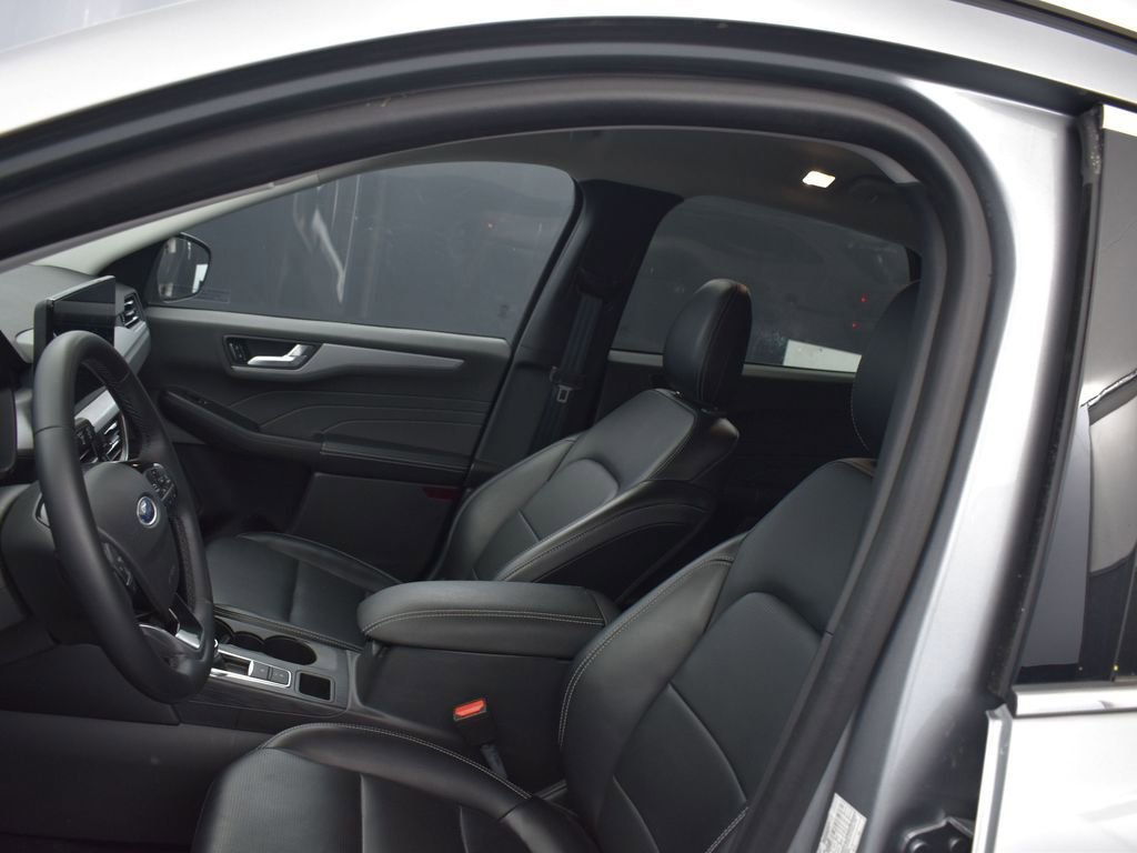 Used 2024 Ford Escape Platinum image 17