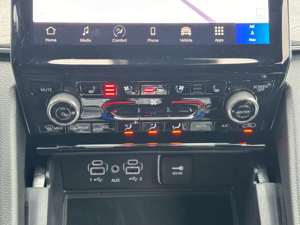 New 2024 Jeep Grand Cherokee Overland w/ Advanced Protech Group III image 25