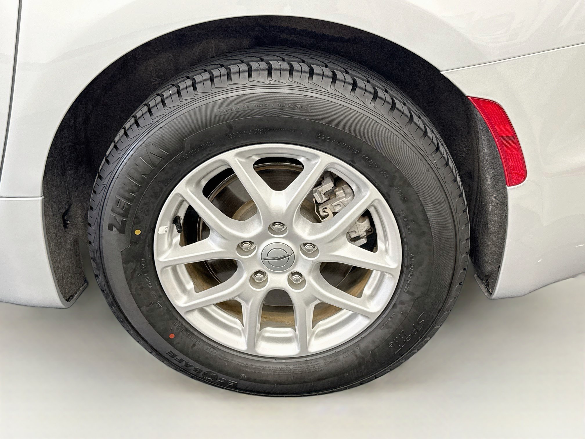Used 2024 Chrysler Pacifica Touring-L FWD image 11