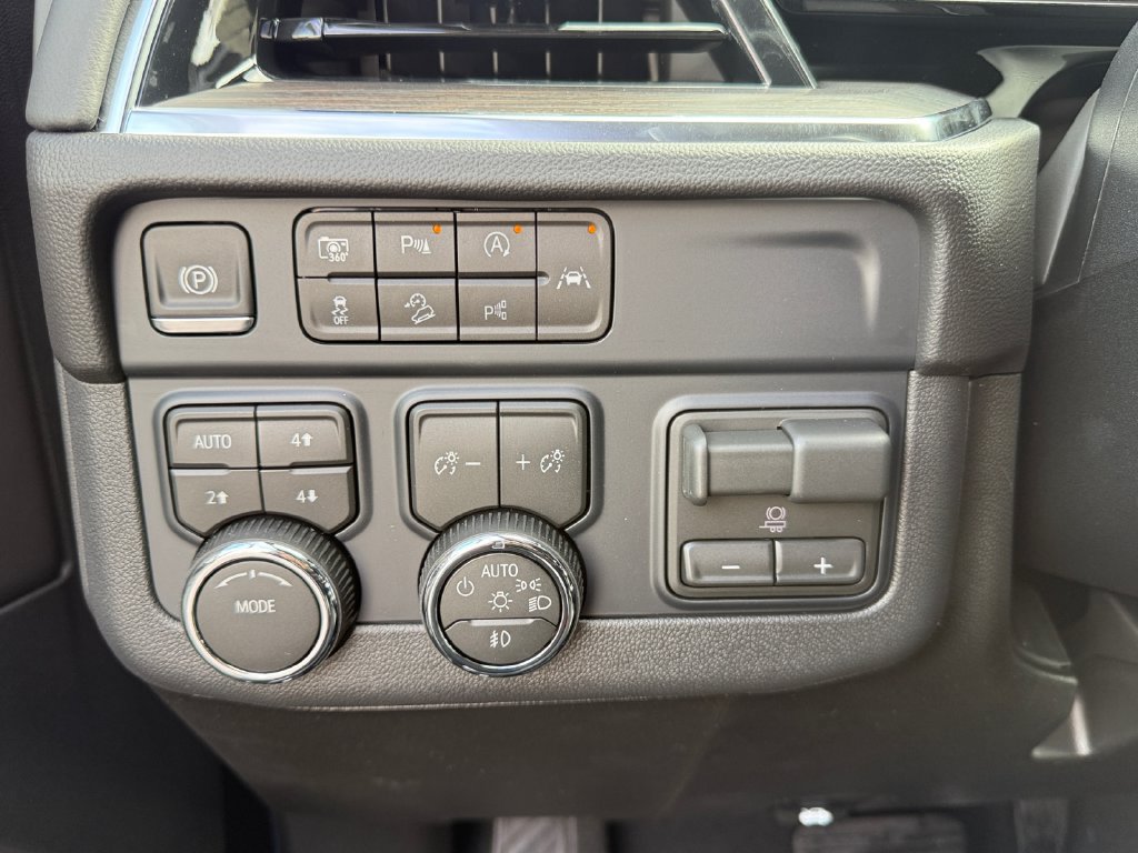 New 2026 Chevrolet Suburban LT w/ Comfort Package AWD/4WD image 22