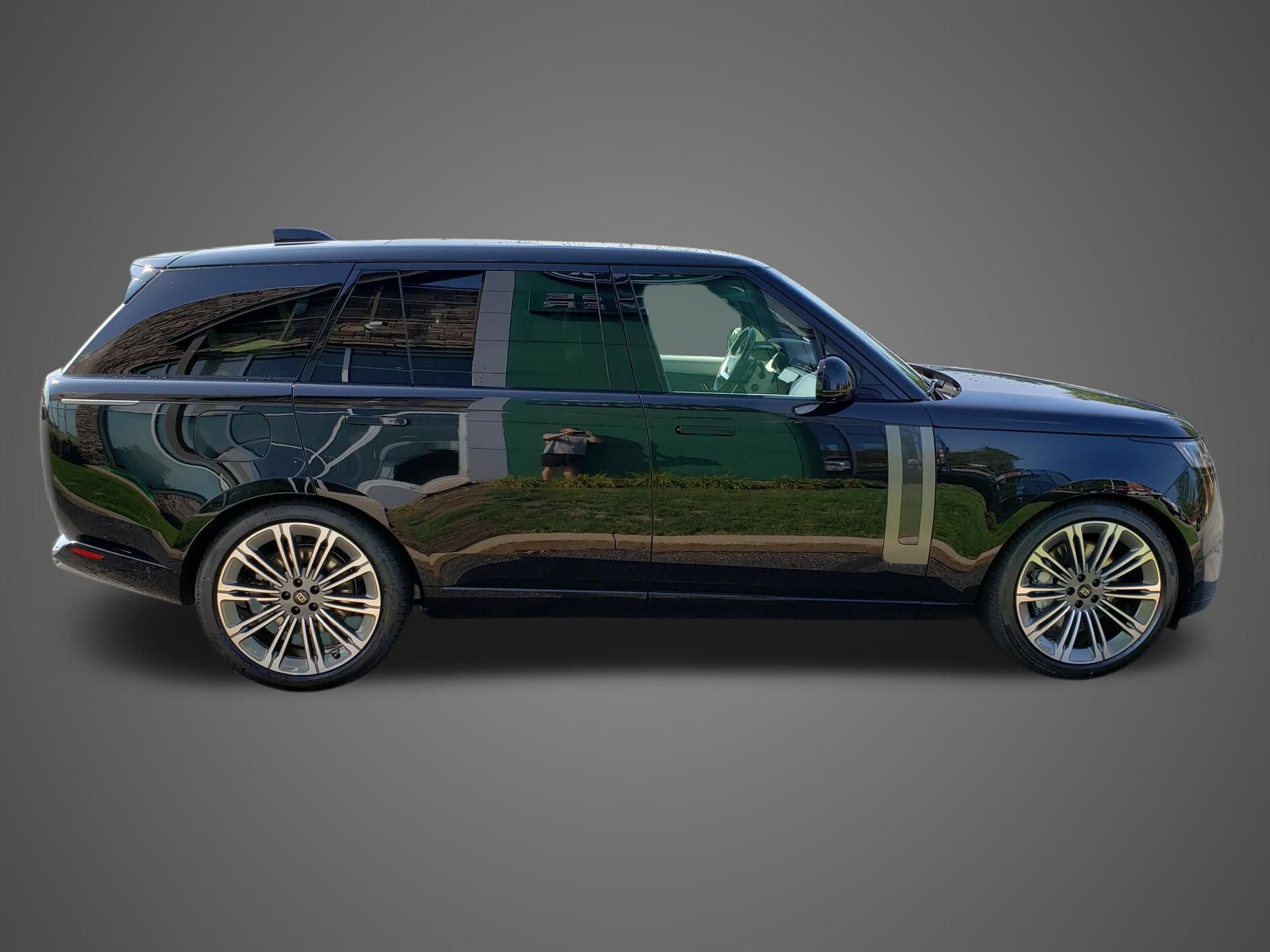 New 2027 Land Rover Range Rover Long Wheelbase SE AWD/4WD image 4