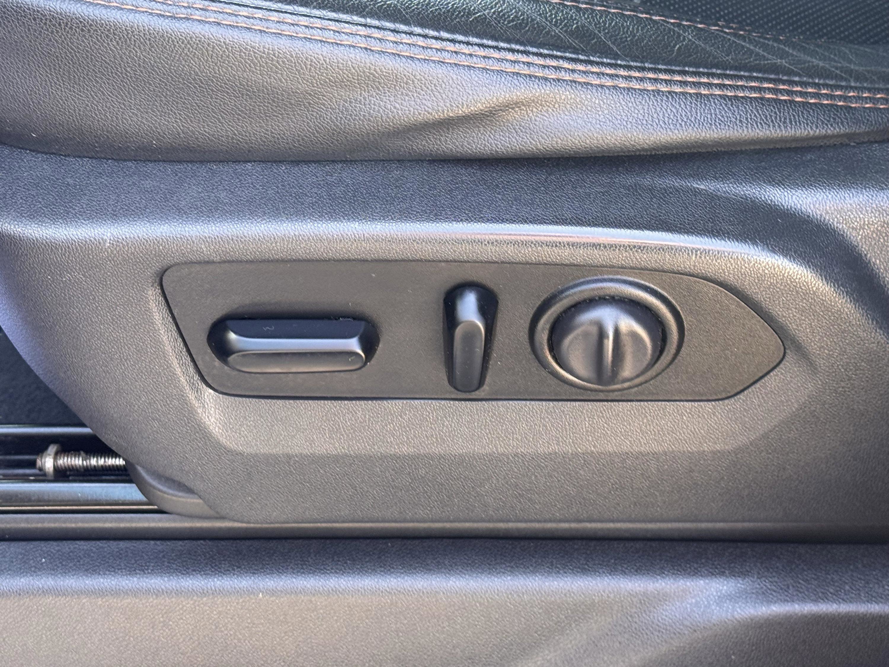 Used 2019 GMC Sierra 1500 AT4 w/ AT4 Preferred Package AWD/4WD image 13