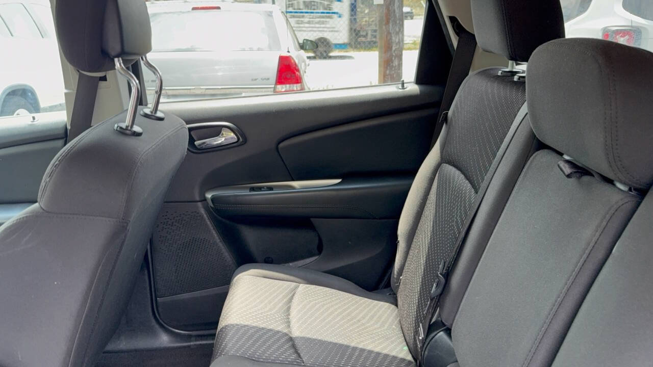 Used 2017 Dodge Journey SE w/ Flexible Seating Group FWD image 18