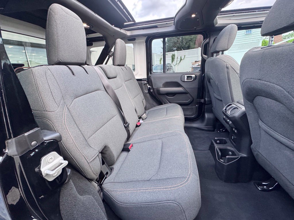 Certified 2026 Jeep Wrangler Unlimited Sahara AWD/4WD image 21