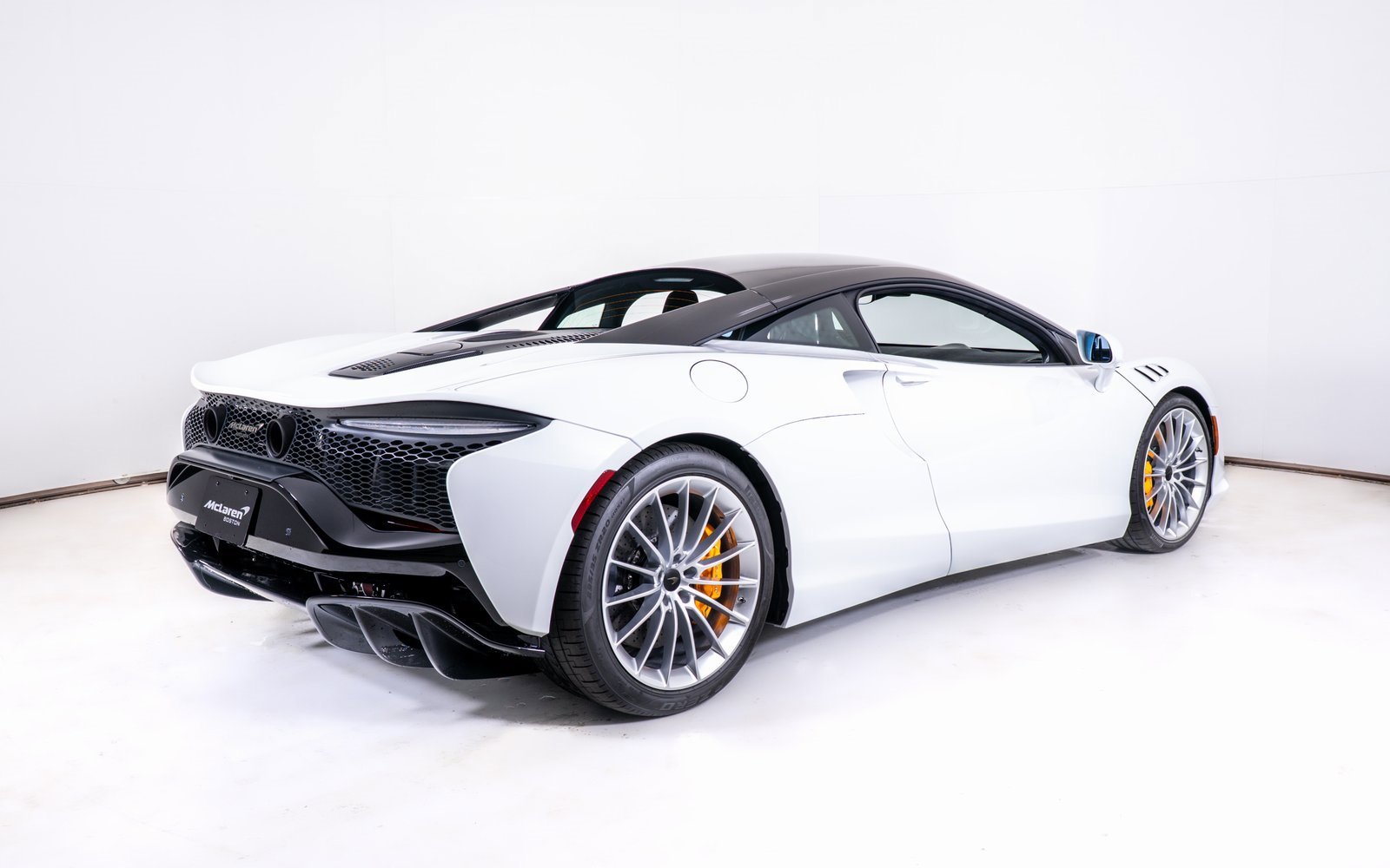 New 2026 McLaren Artura image 5