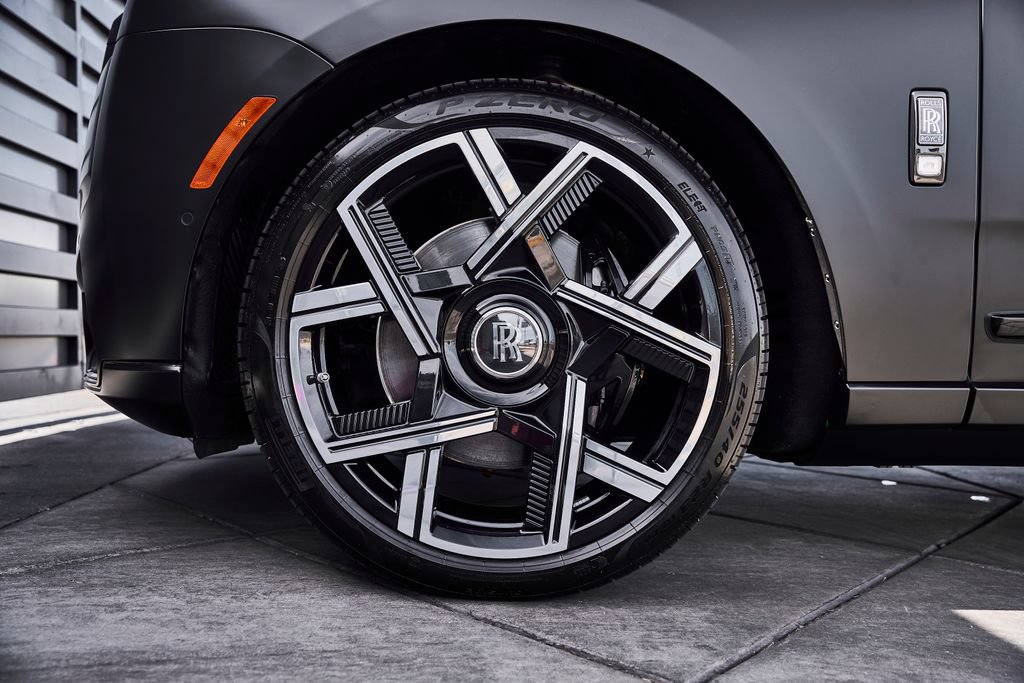 Used 2026 Rolls-Royce Cullinan Black Badge AWD/4WD image 3