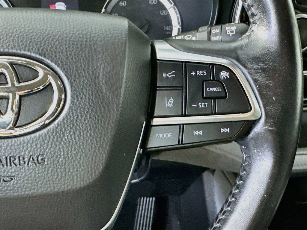 Used 2020 Toyota Highlander LE AWD/4WD image 25