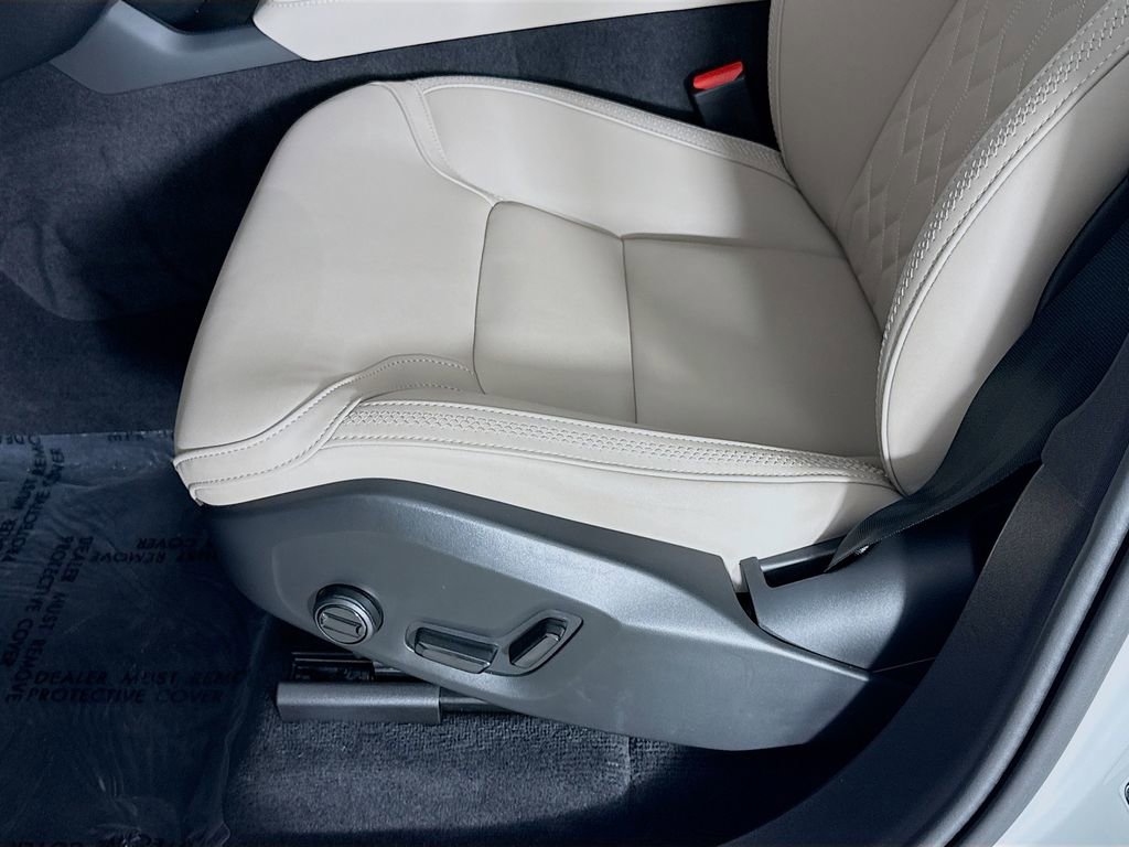 Certified 2026 Volvo XC90 B6 Plus w/ Protection Package Premier image 20