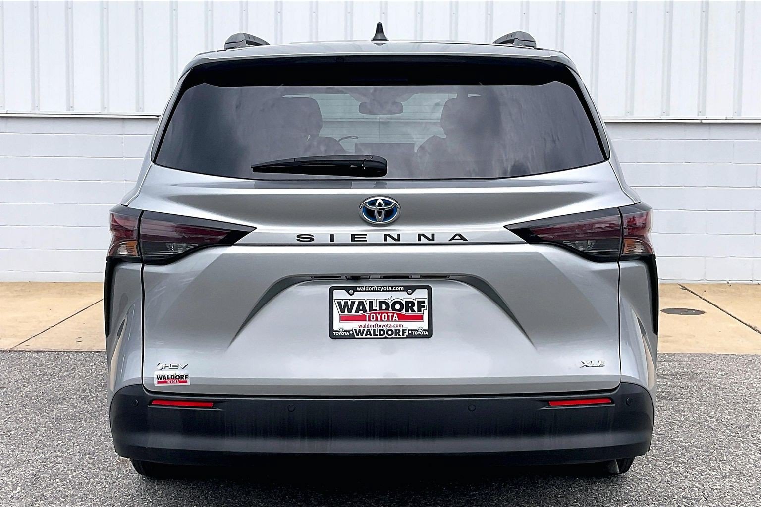Used 2025 Toyota Sienna XLE FWD image 5