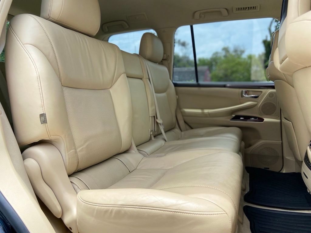 Used 2013 Lexus LX 570 4WD w/ Luxury Pkg image 24