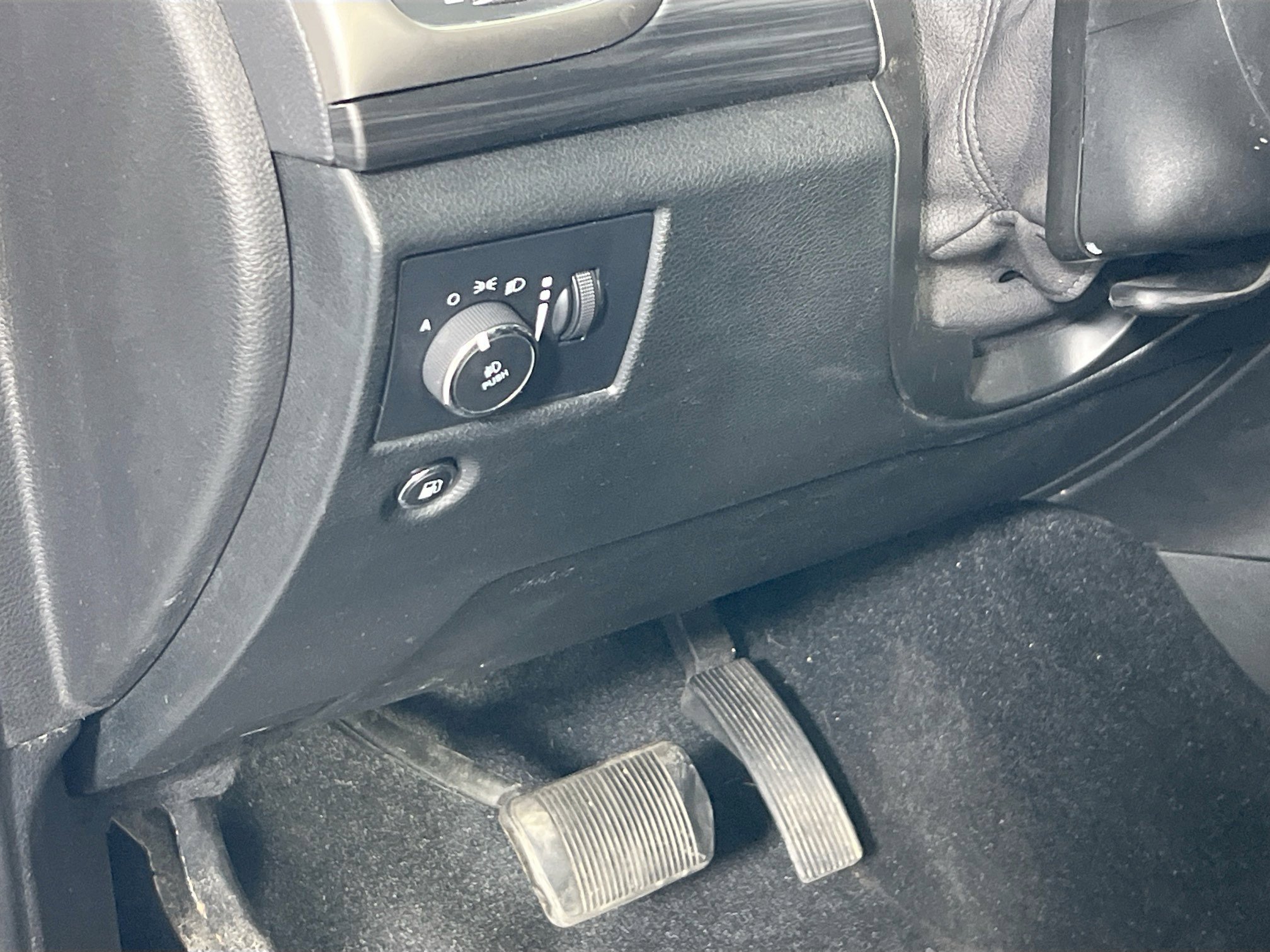 Used 2022 Jeep Grand Cherokee Laredo X image 10