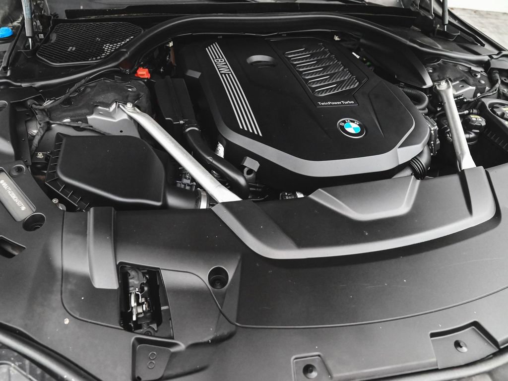 Used 2022 BMW 740i xDrive w/ M Sport Package image 40