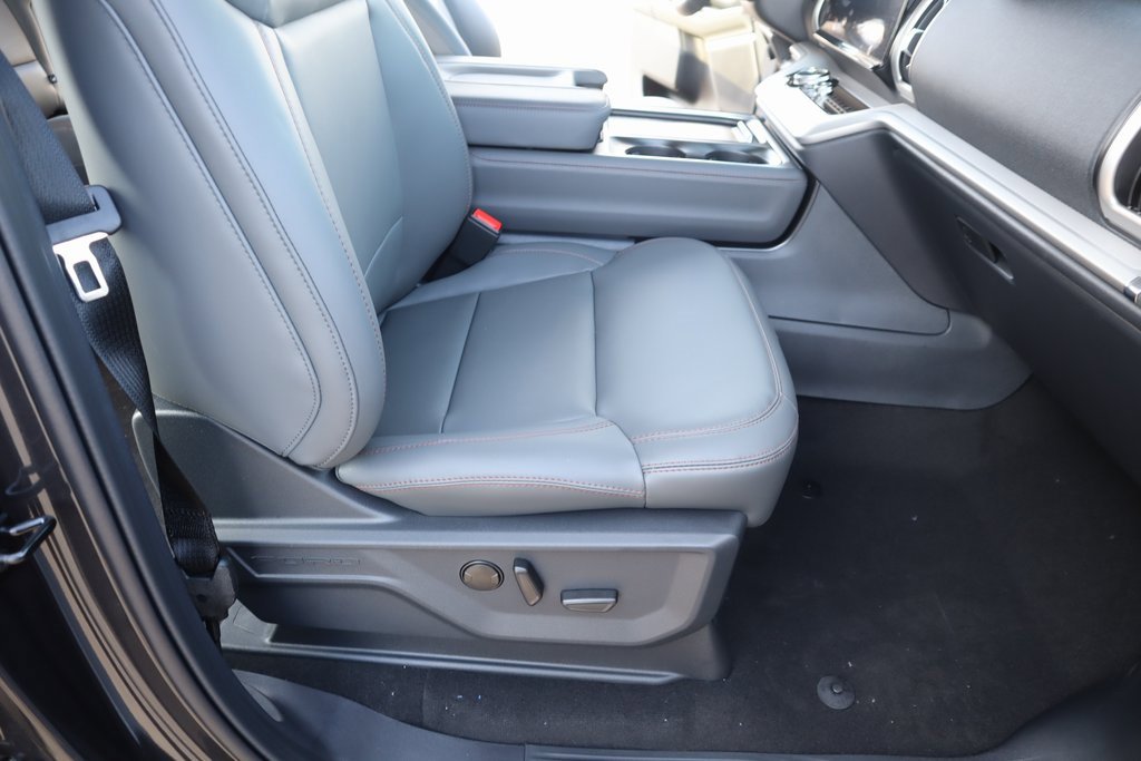 New 2025 Ford Expedition Active image 15