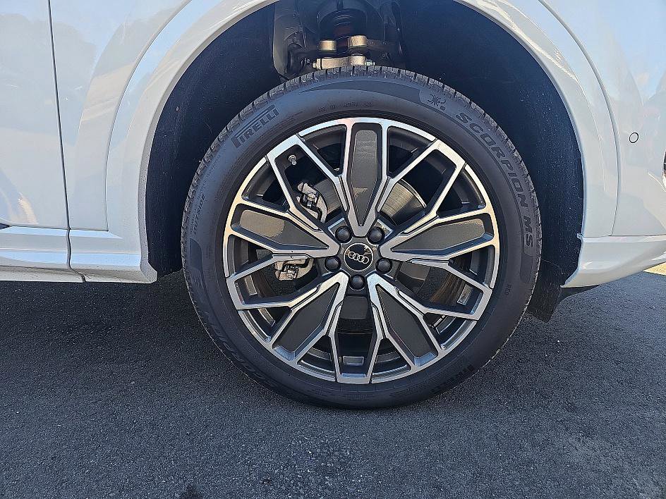 Used 2025 Audi Q5 Premium Plus w/ Premium Plus image 9