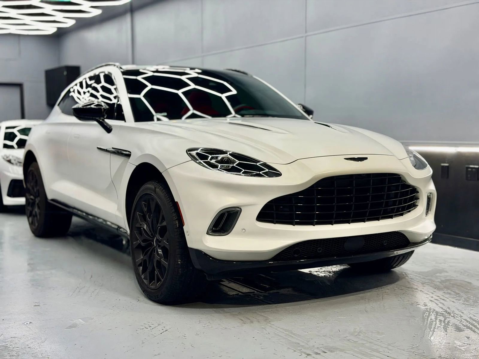 Used 2023 Aston Martin DBX image 9