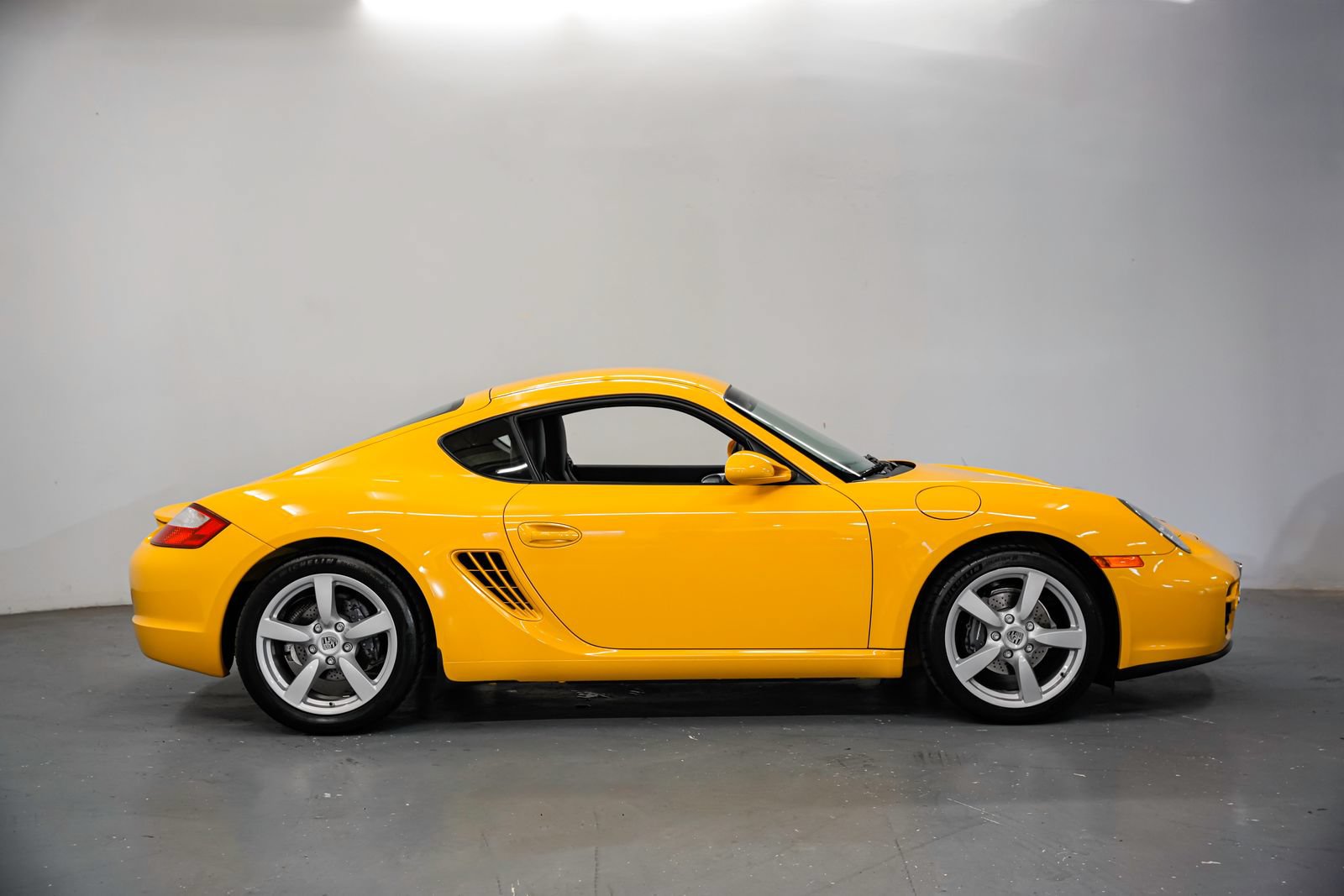 Used 2008 Porsche Cayman RWD image 2