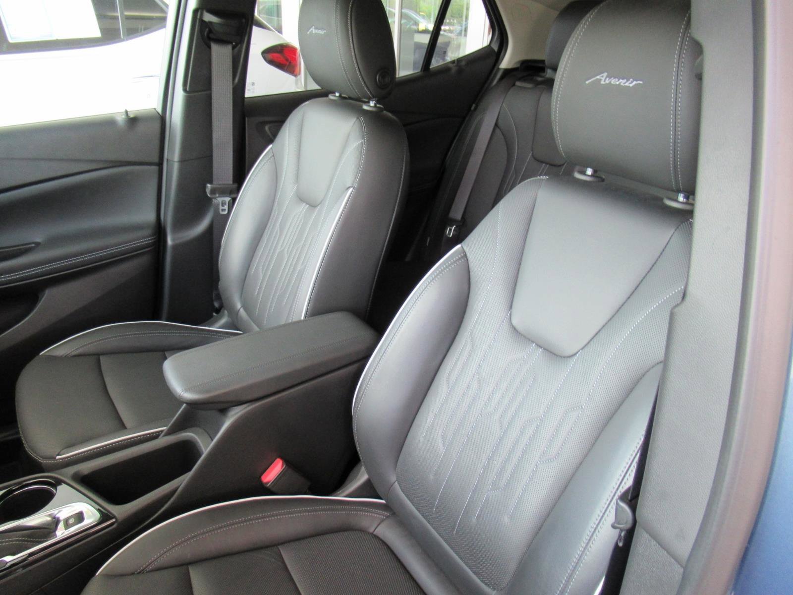 Used 2026 Buick Encore GX Avenir w/ Avenir Technology Package FWD image 17
