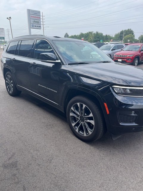 Used 2024 Jeep Grand Cherokee L Overland w/ Luxury Tech Group IV image 3