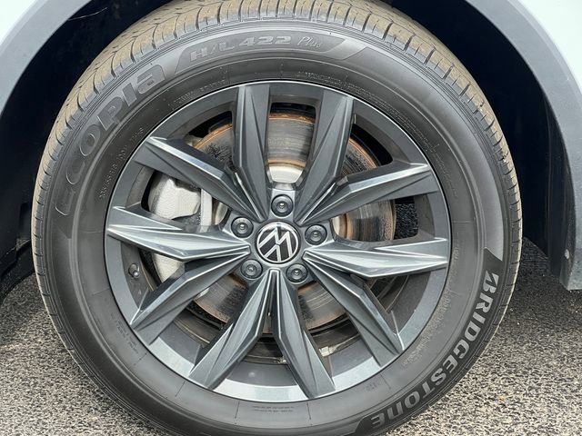 Used 2024 Volkswagen Tiguan SE image 8