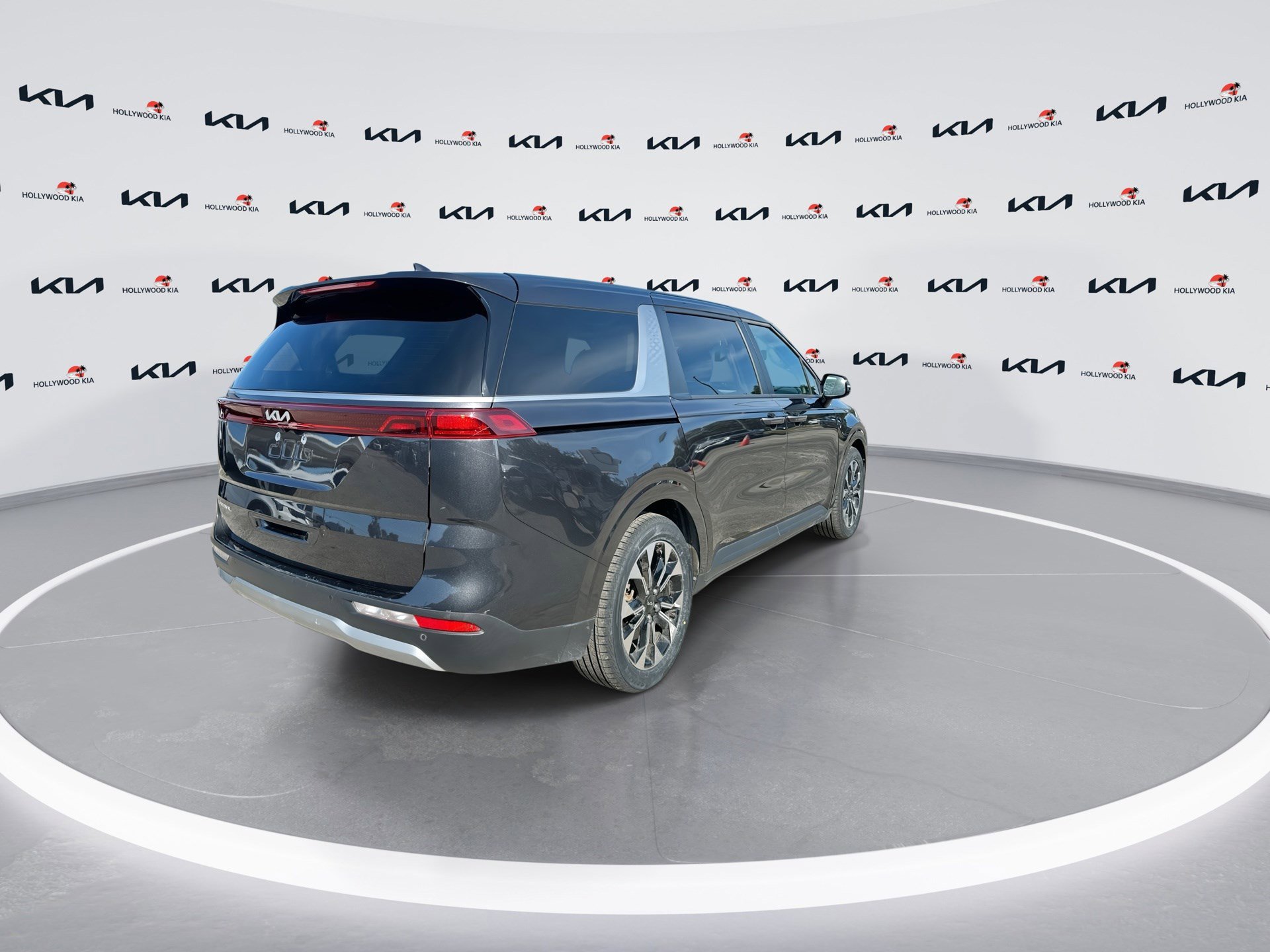 Used 2024 Kia Carnival EX FWD image 8