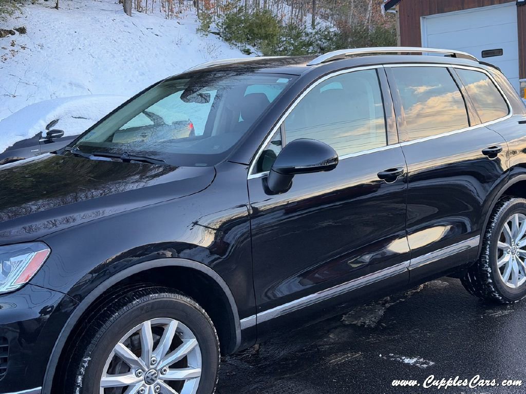 Used 2017 Volkswagen Touareg Sport AWD/4WD image 34