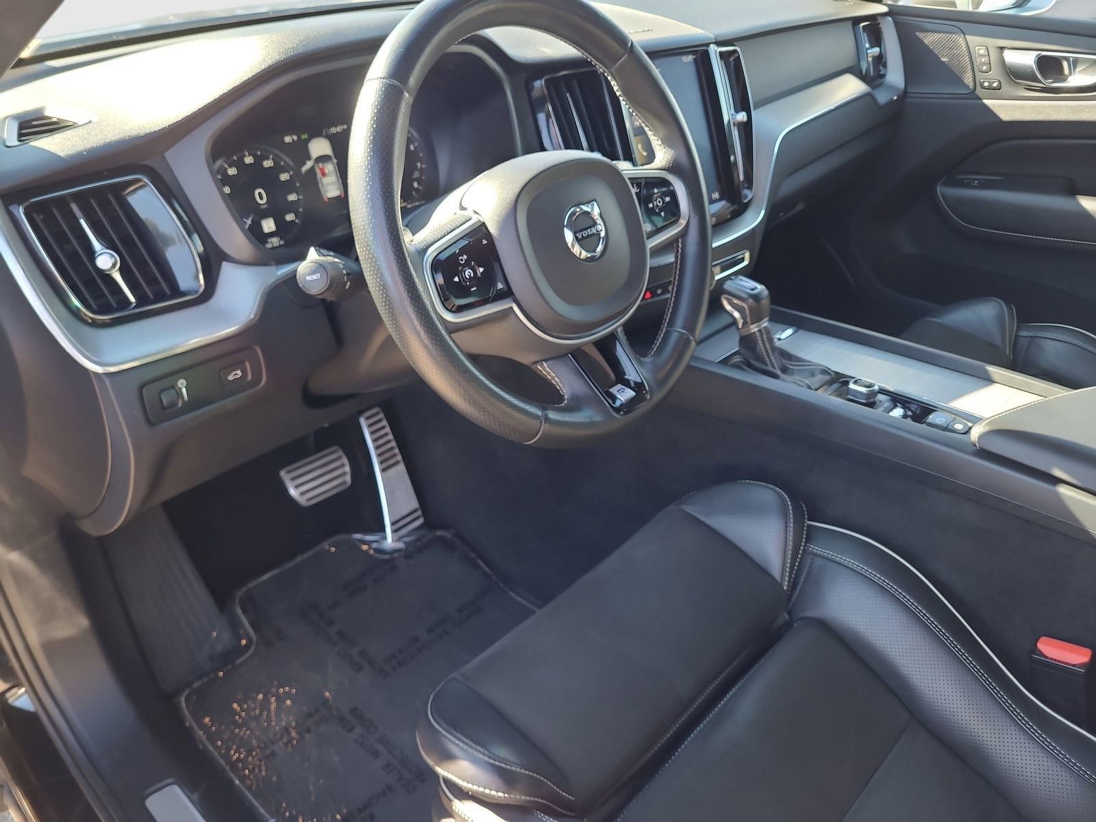 Used 2019 Volvo XC60 T5 R-Design w/ Protection Package Premier image 16