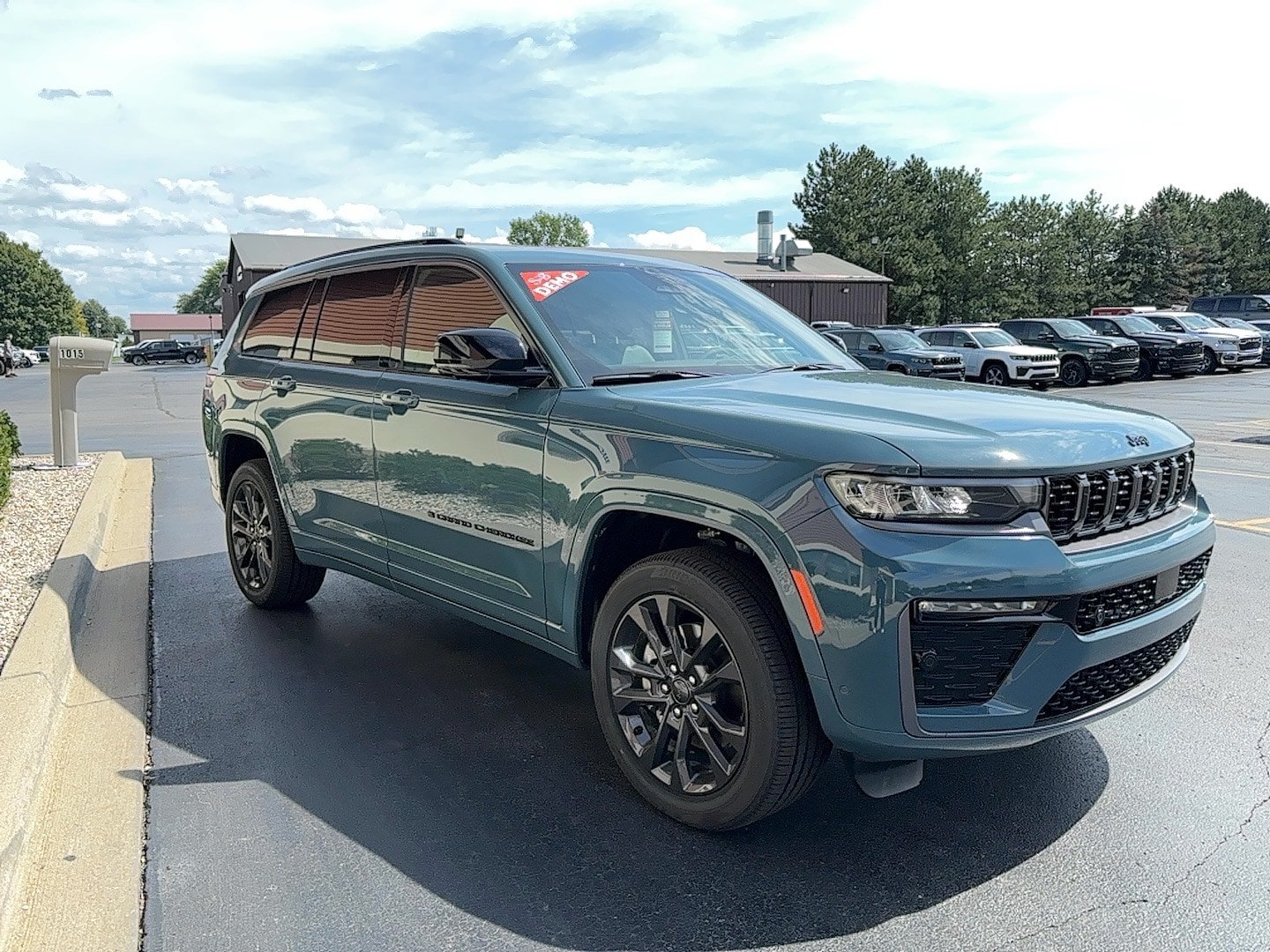 New 2026 Jeep Grand Cherokee L Limited AWD/4WD image 4