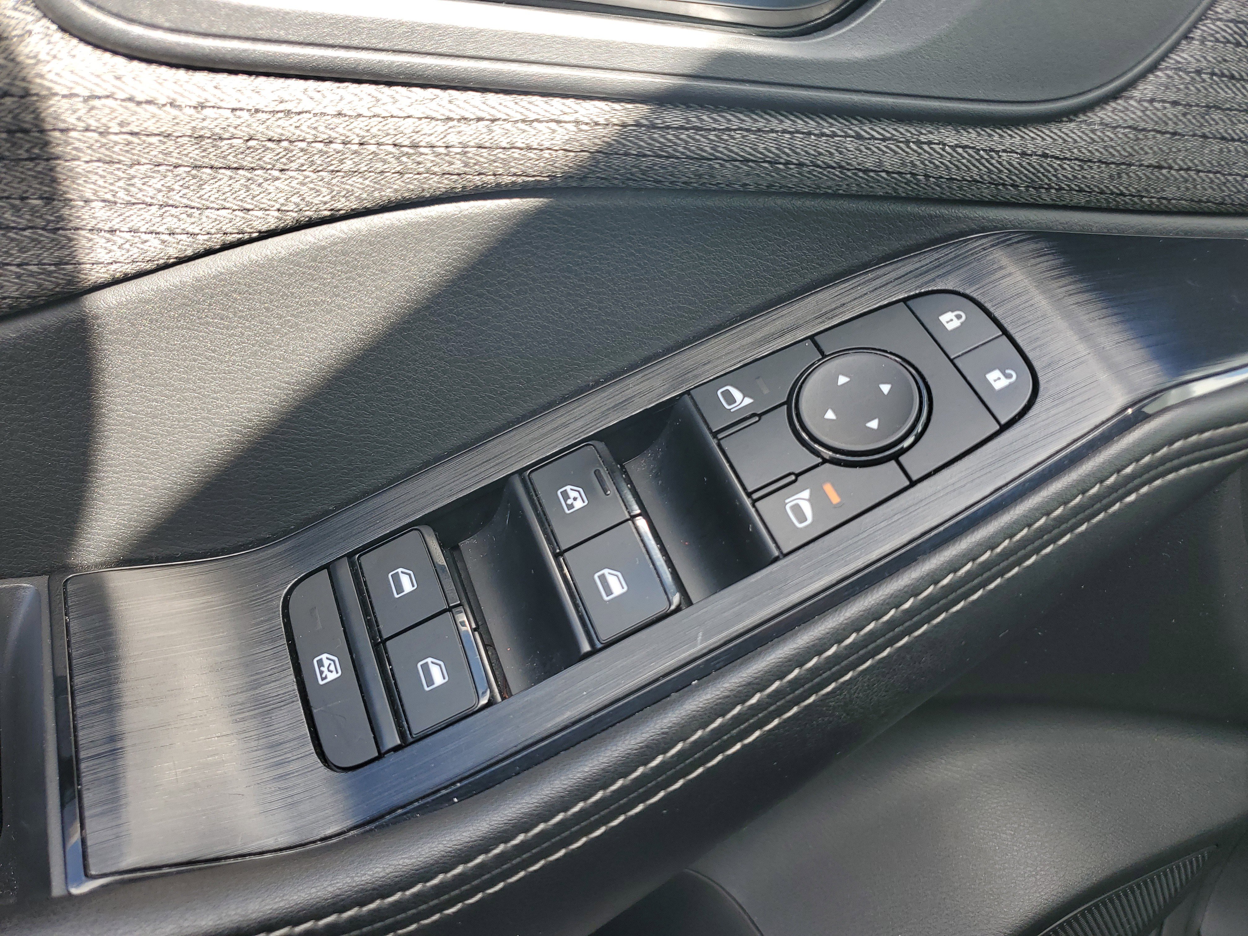 Used 2022 Nissan Rogue SV image 27