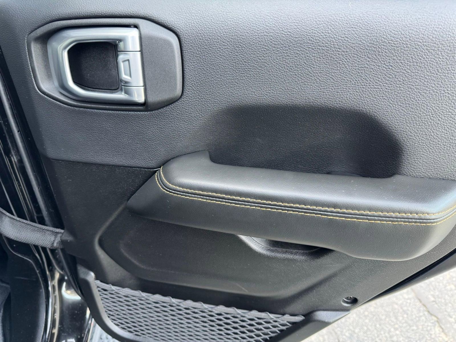 Used 2024 Jeep Wrangler Sahara w/ Technology Group AWD/4WD image 19