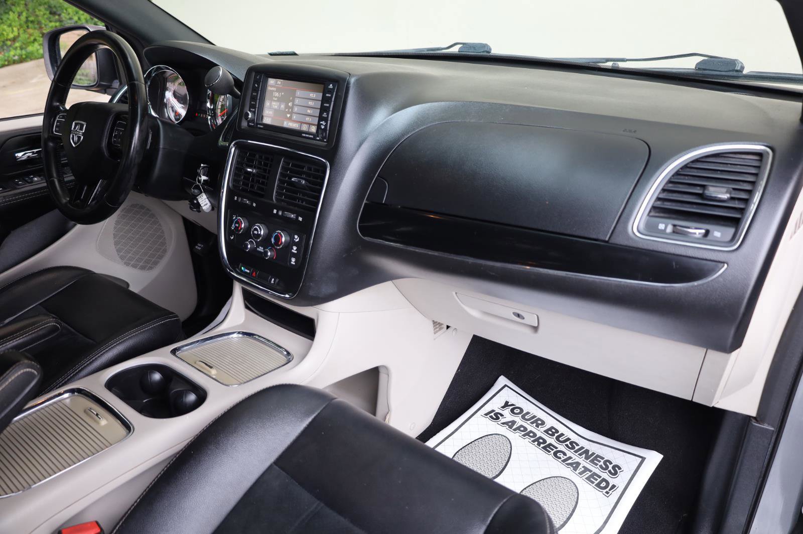 Used 2017 Dodge Grand Caravan SXT FWD image 23