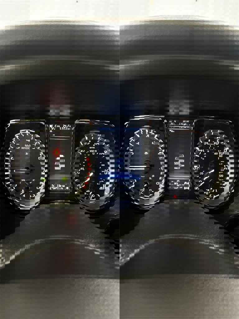 Used 2019 Nissan Titan SV w/ SV Convenience Package image 19