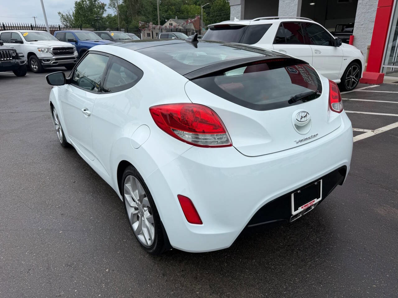 Used 2012 Hyundai Veloster w/ Style Pkg FWD image 7