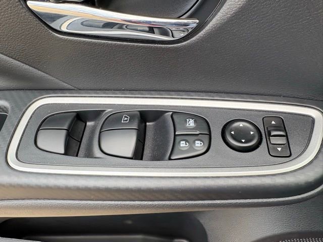 Used 2025 Nissan Versa SR w/ Trunk Package image 21