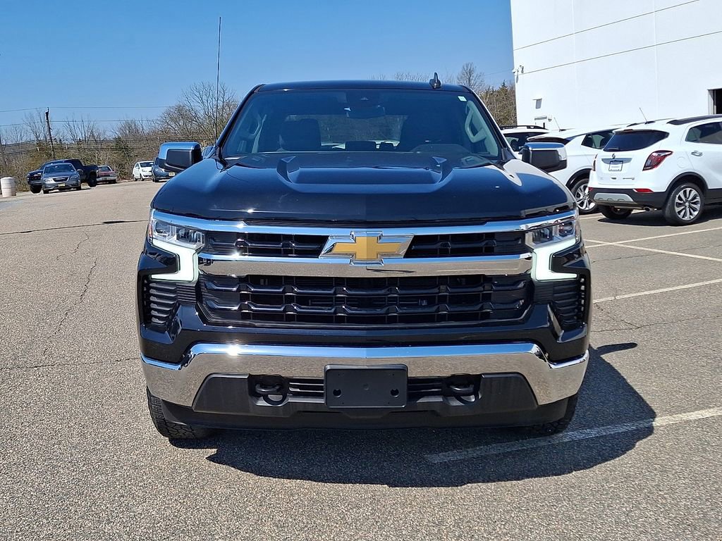 Used 2022 Chevrolet Silverado 1500 LT AWD/4WD image 5