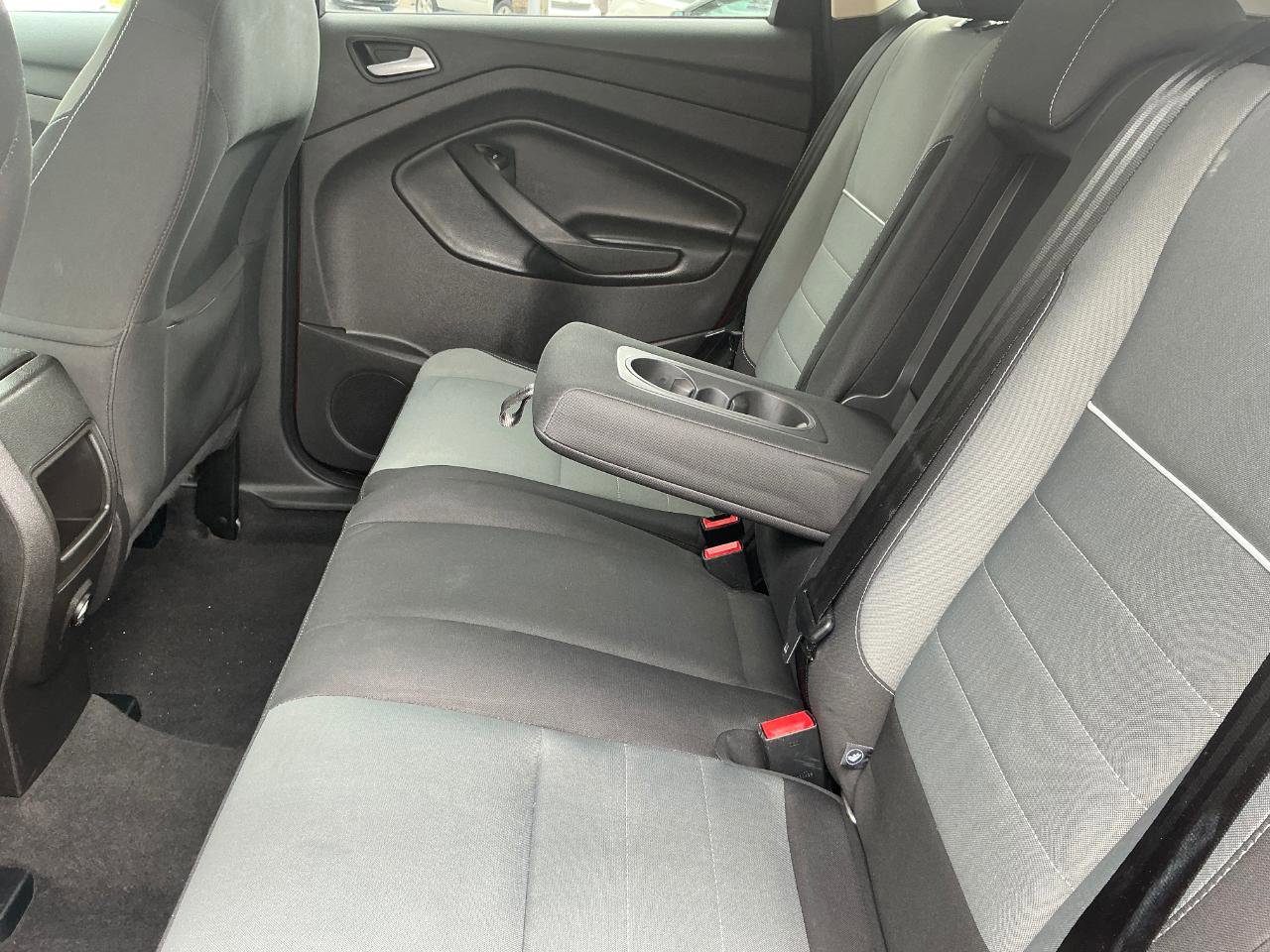 Used 2015 Ford Escape SE FWD image 12