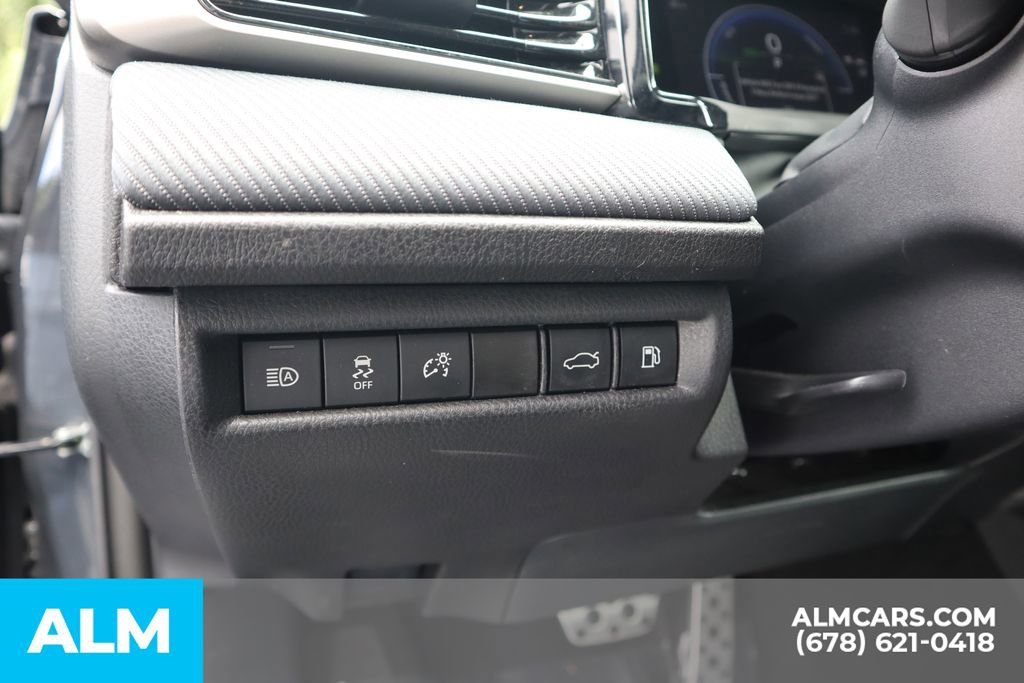 Used 2025 Toyota Camry SE image 13