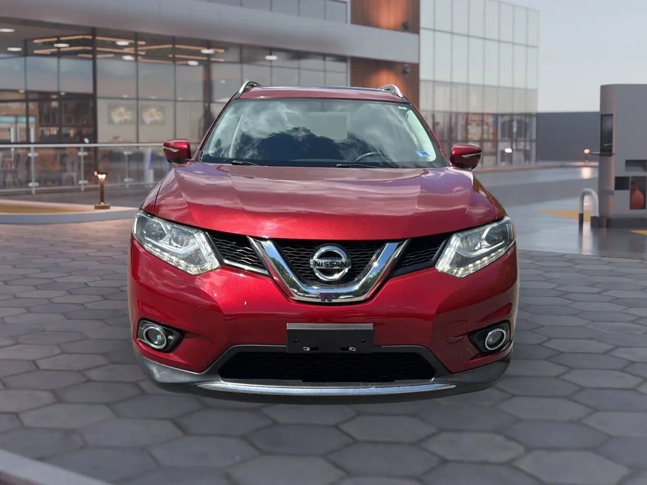 Used 2014 Nissan Rogue SL w/ SL Premium Package image 2
