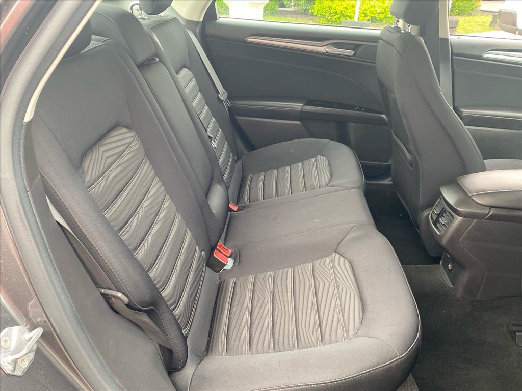 Used 2016 Ford Fusion SE FWD image 22