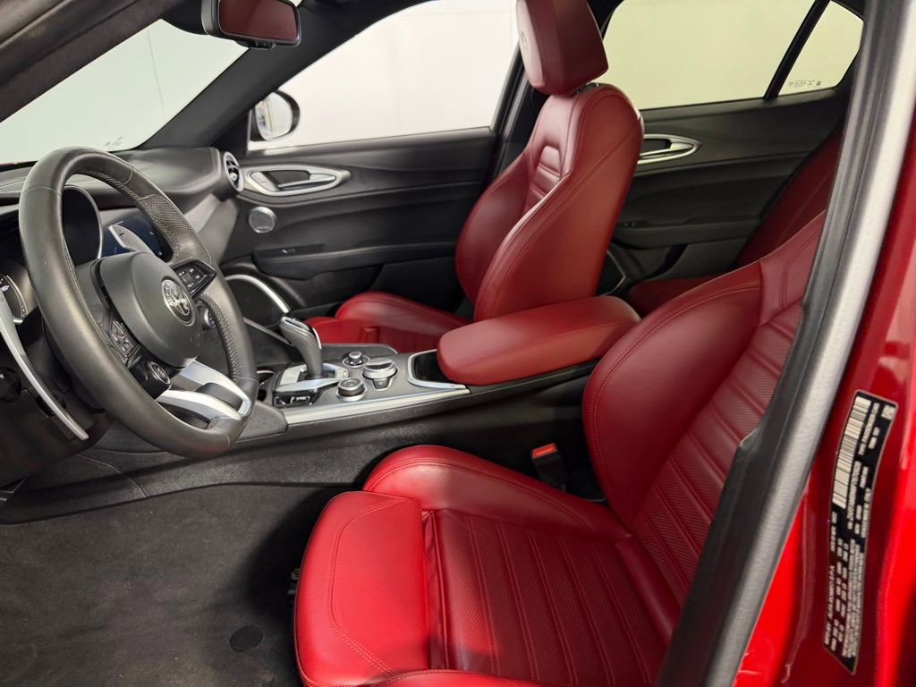 Used 2023 Alfa Romeo Giulia Veloce image 23