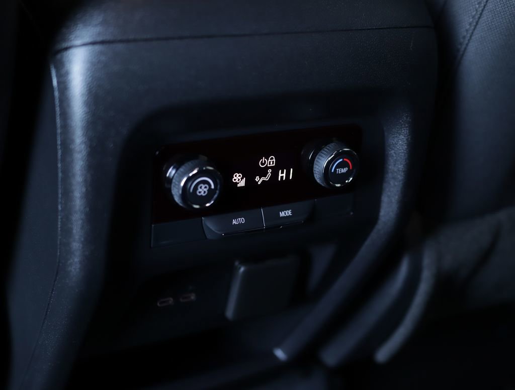 Used 2024 Chevrolet Traverse LT image 27